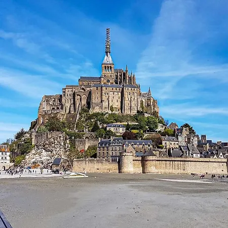 Gorgeous In Noyal-sous-Bazouges